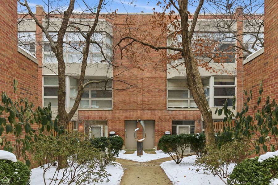 Brick townhome in Lincoln Park