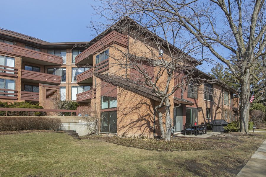 Remodeled Glenview Townhome, Glenview